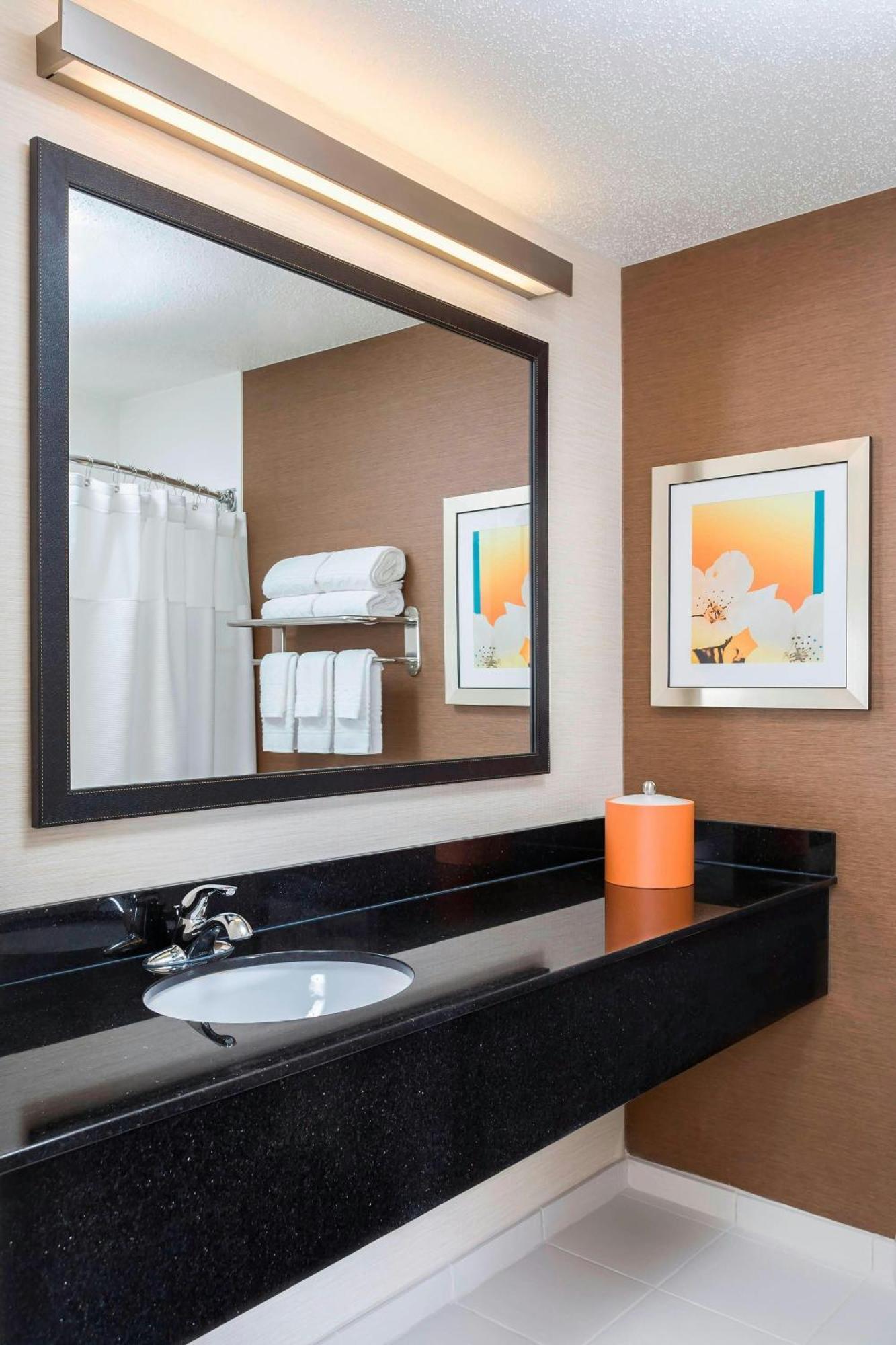 Fairfield Inn&suites 3*