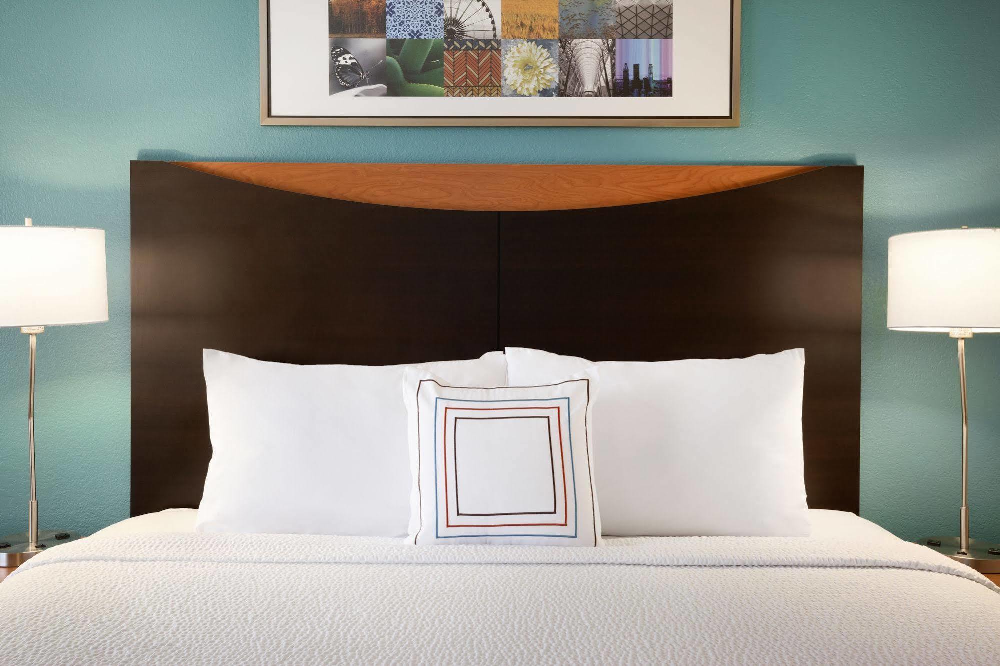 Hotel Fairfield & 3*